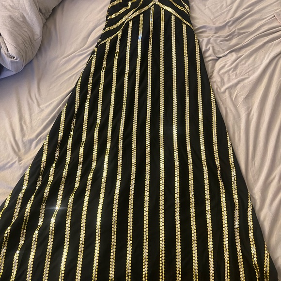 Great Gatsby design gown, only worn once! absolutely beautiful - Picture 5 of 5